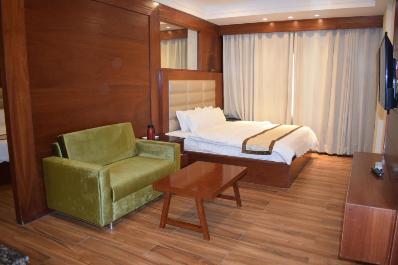 Hotel Ambica Katra Katra  Kültér fotó