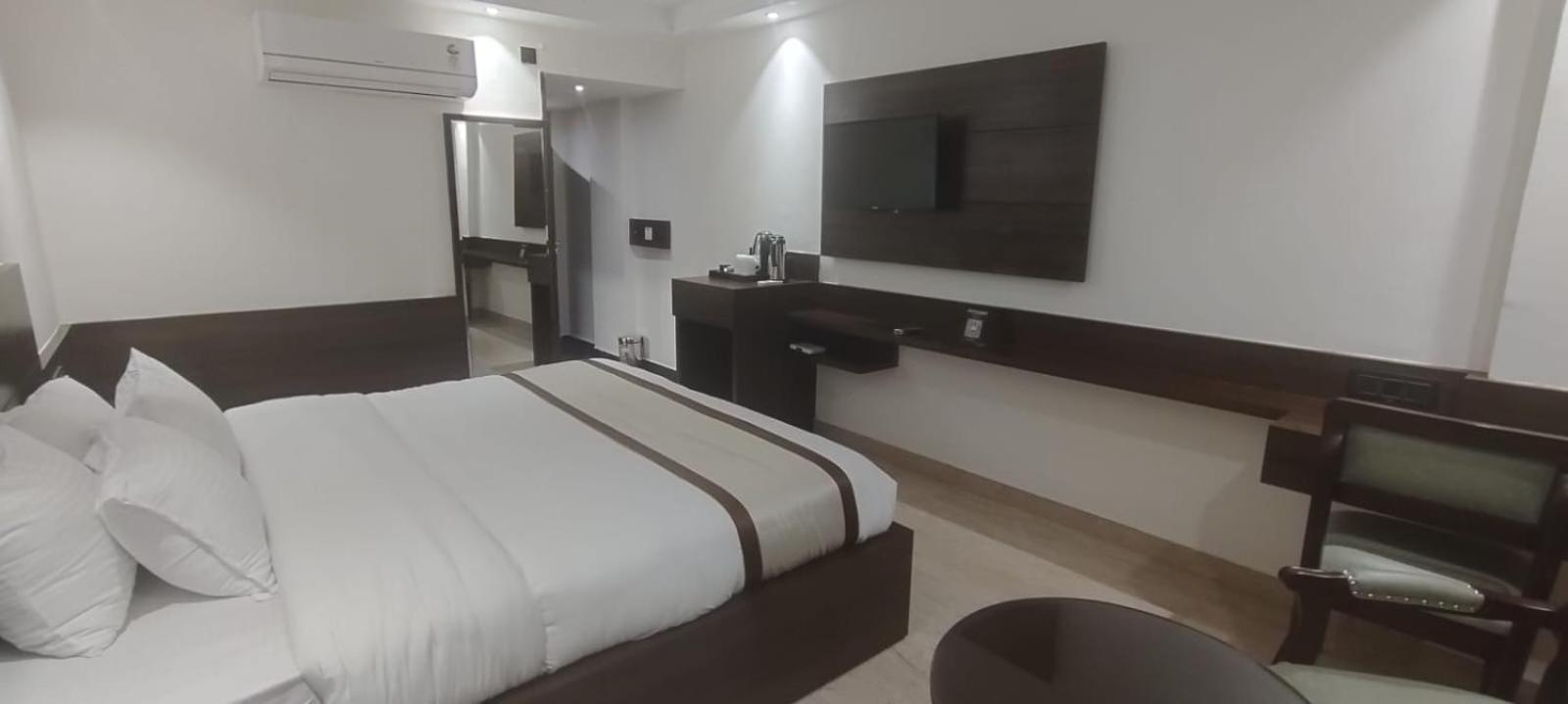 Hotel Ambica Katra Katra  Kültér fotó